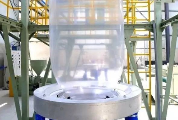 ��Ĥ�C��Ҋ���}